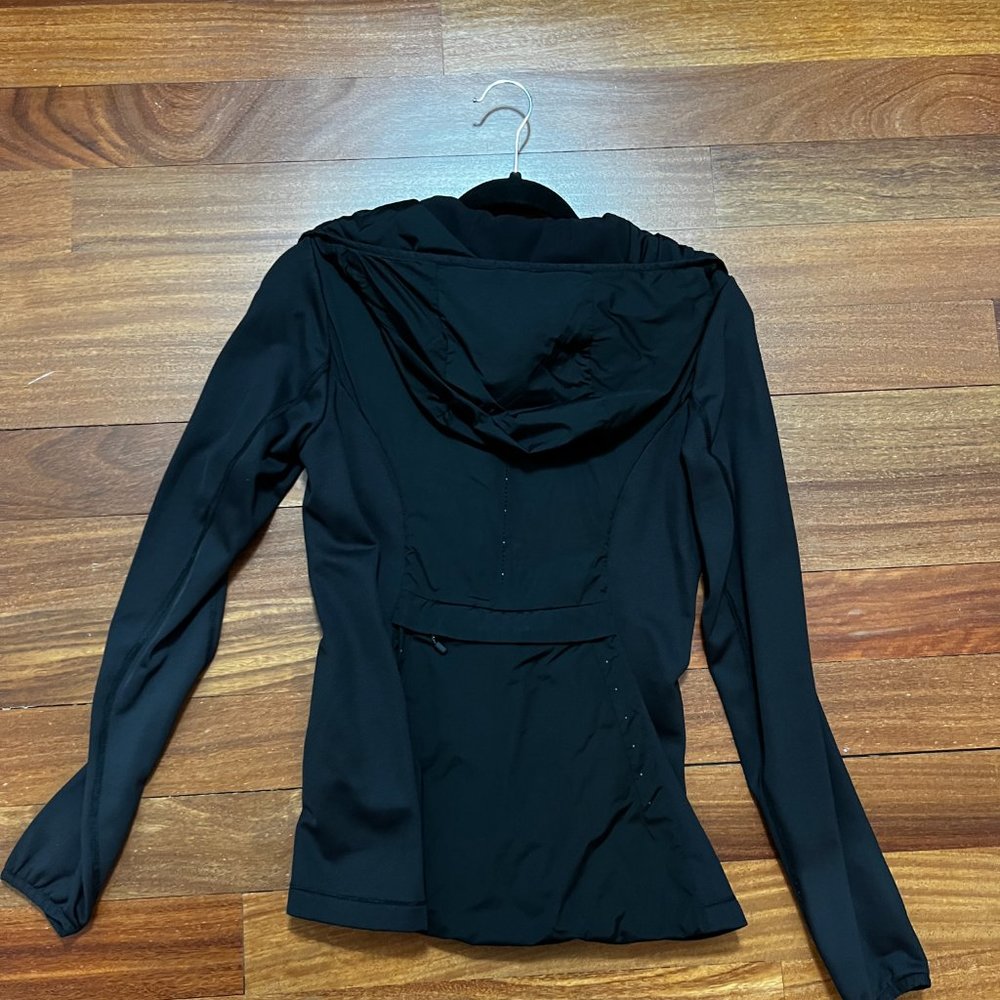Lululemon Fitted Windbreaker Jacket - image 3